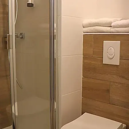 Hotel-restaurant La Belle Poule - Otel Rochefort (Charente-Maritime)
